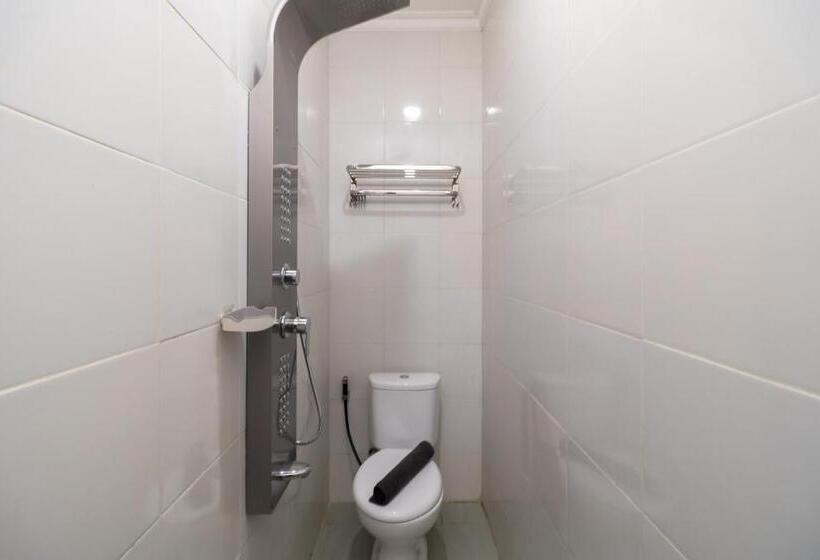 Urbanview Hotel Bizhome Artha Gading Boulevard By Reddoorz