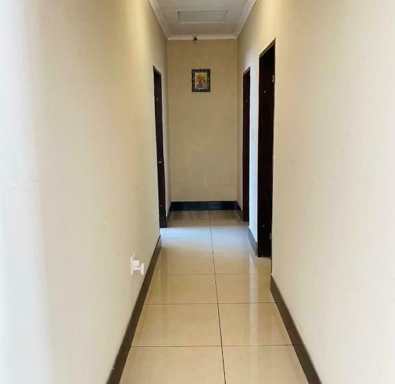 بنسيون Airport Royal Guest House