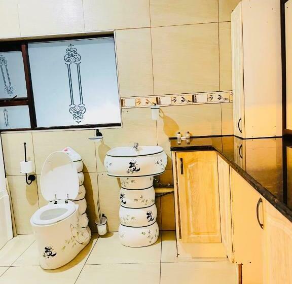 بنسيون Airport Royal Guest House