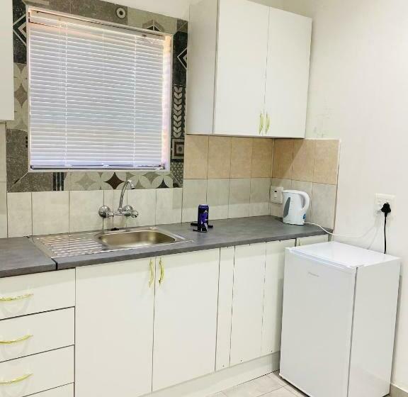 بنسيون Airport Royal Guest House