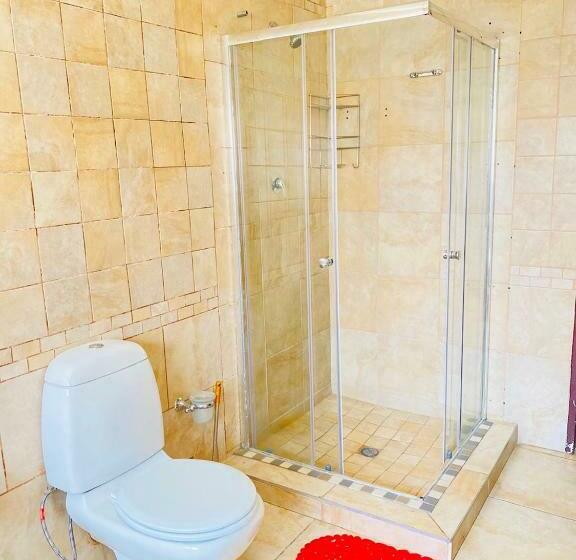 بنسيون Airport Royal Guest House