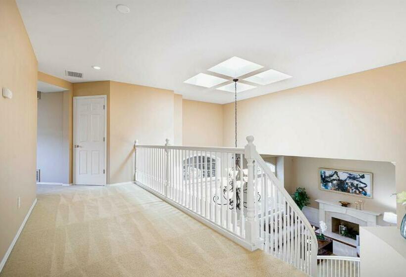 بنسيون Upscale Beautiful House In Bellevue, Wa