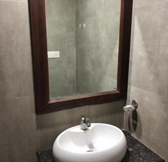 Ashoka Hotel By Wb Inn