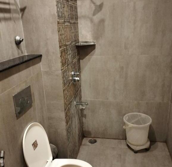 Ashoka Hotel By Wb Inn