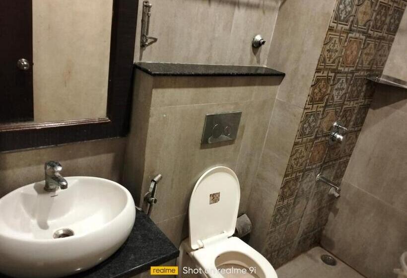 Ashoka Hotel By Wb Inn