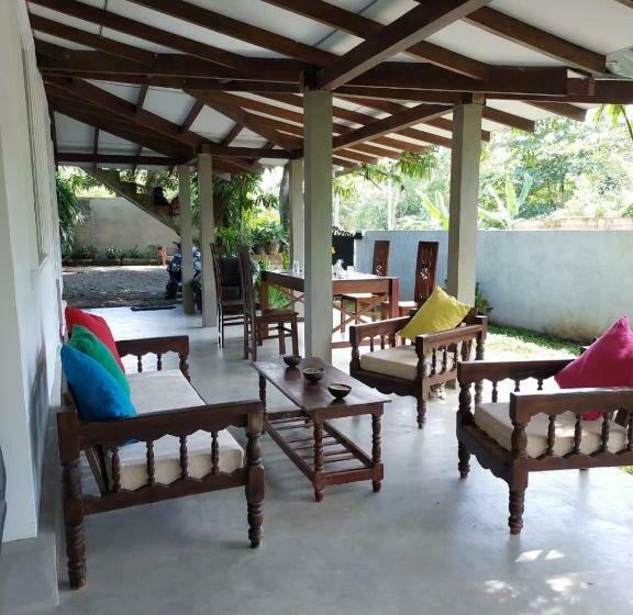 Bed and Breakfast The Tangalle Chirp Villa