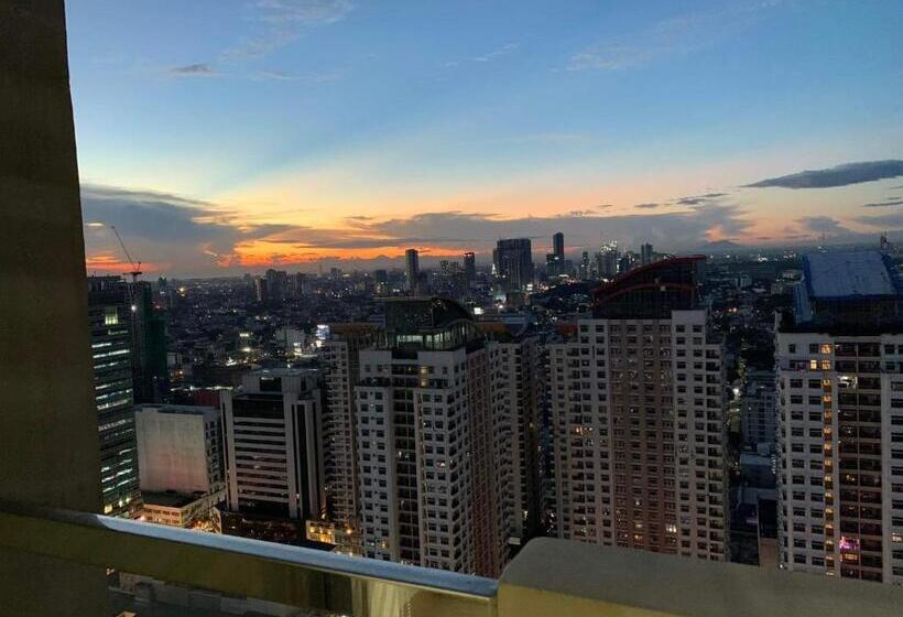 Cubao, Quezon City Condo Staycation