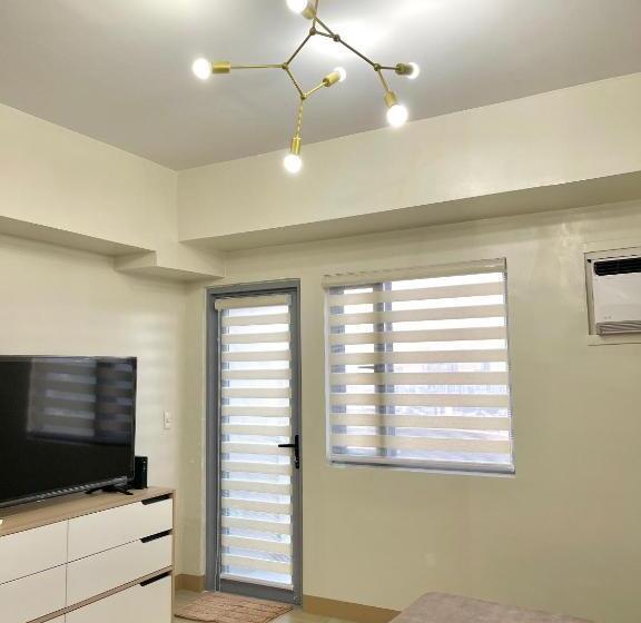 Cubao, Quezon City Condo Staycation