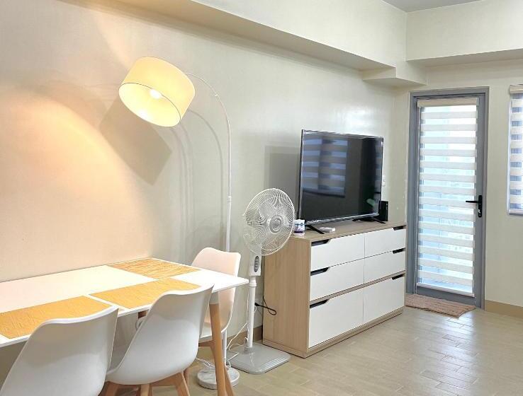 Cubao, Quezon City Condo Staycation