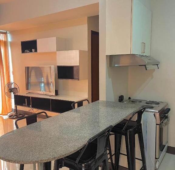 Cubao, Quezon City Condo Staycation