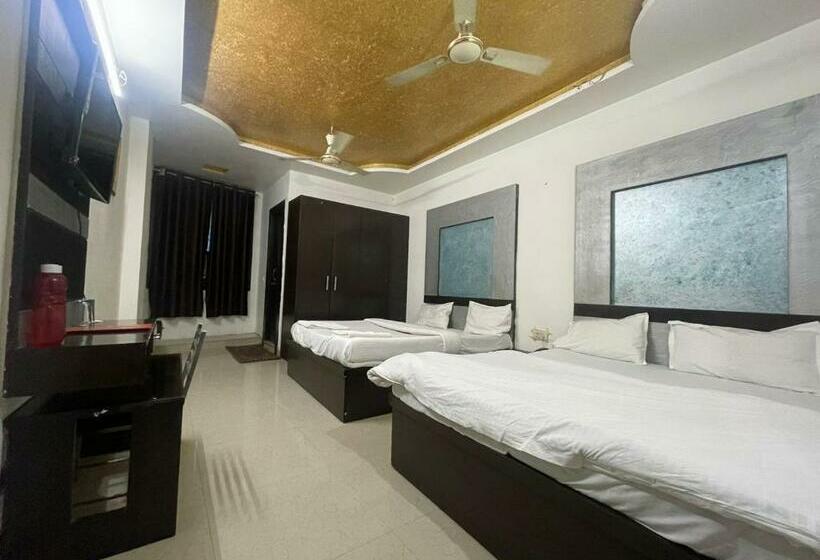 ホテル Blue Rose International, Family