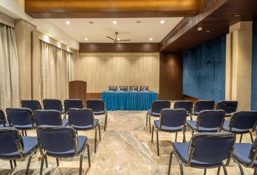 בית מלון כפרי Enrise By Sayaji Harda