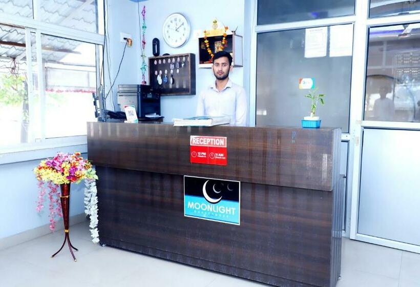 Collection O Hotel Moon Light