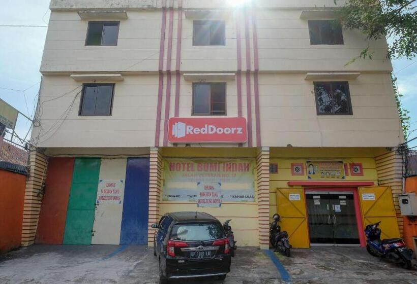 ホテル Reddoorz Near Pelabuhan Nusantara Parepare