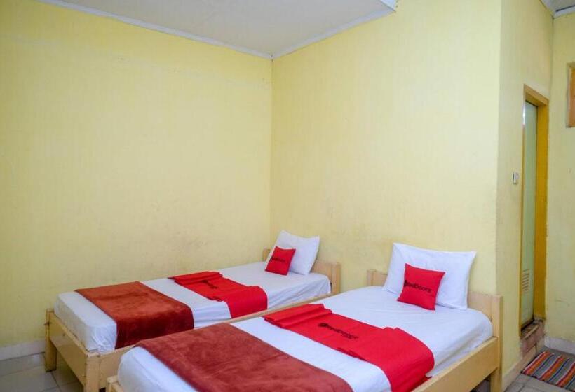 ホテル Reddoorz Near Pelabuhan Nusantara Parepare