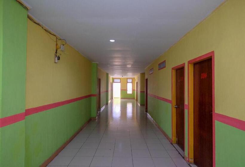 هتل Reddoorz Near Pelabuhan Nusantara Parepare