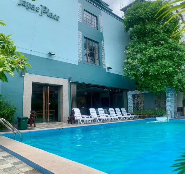 فندق Thapaeplace