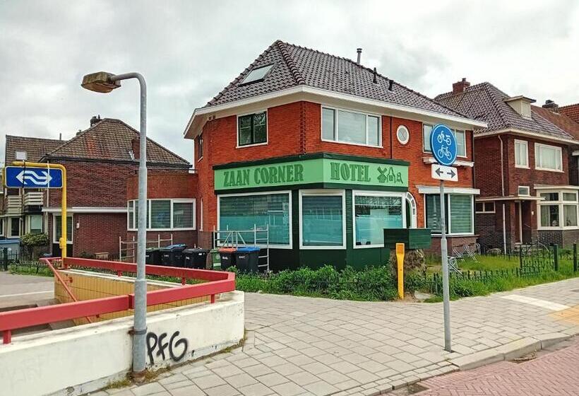 هتل Zaan Corner