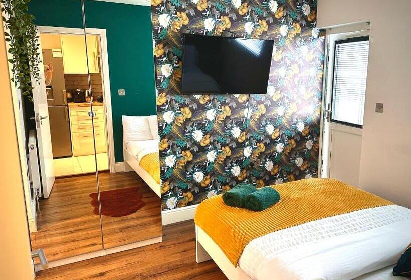 بنسيون Beautiful Studio Flat