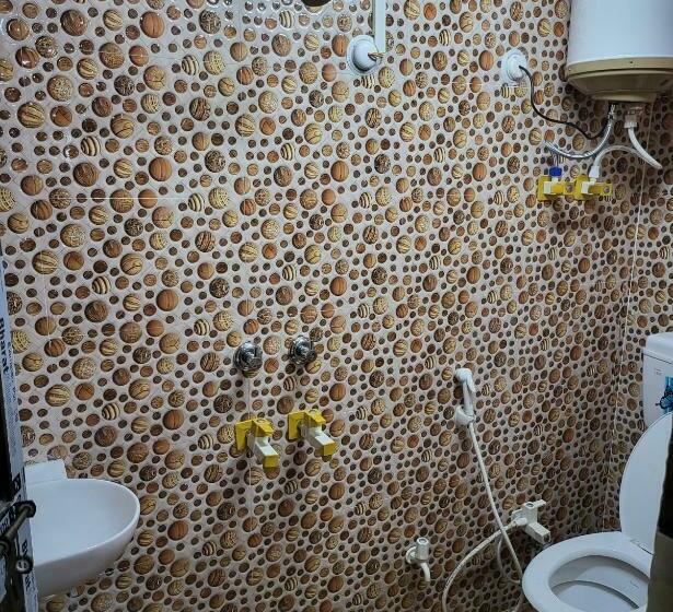 بنسيون Raghunandangeusthouse