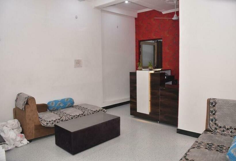 펜션 Shree Gorakhnath Guest House