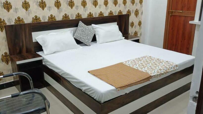 펜션 Shree Gorakhnath Guest House