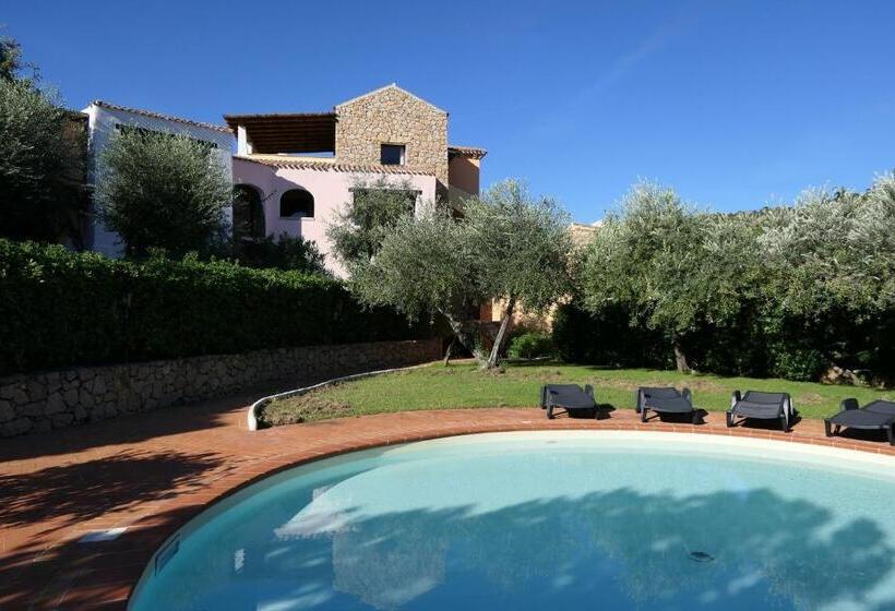 Residence Con Piscina A Liscia Di Vacca, 350 Mt Dal Mare, 3 Km Da Porto Cervo