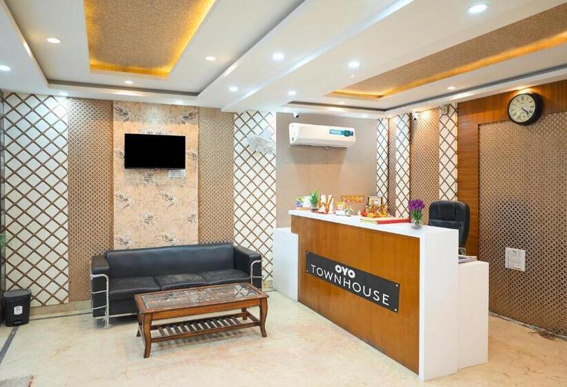 Super Townhouse Oak Hotel Ar Ganges Premium