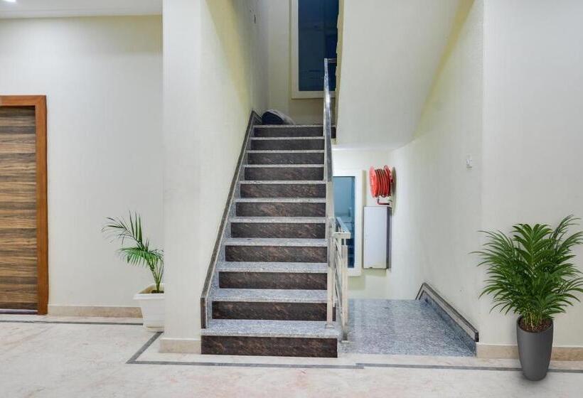 Super Townhouse Oak Hotel Ar Ganges Premium