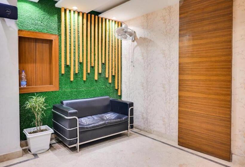 Super Townhouse Oak Hotel Ar Ganges Premium