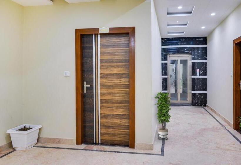 Super Townhouse Oak Hotel Ar Ganges Premium