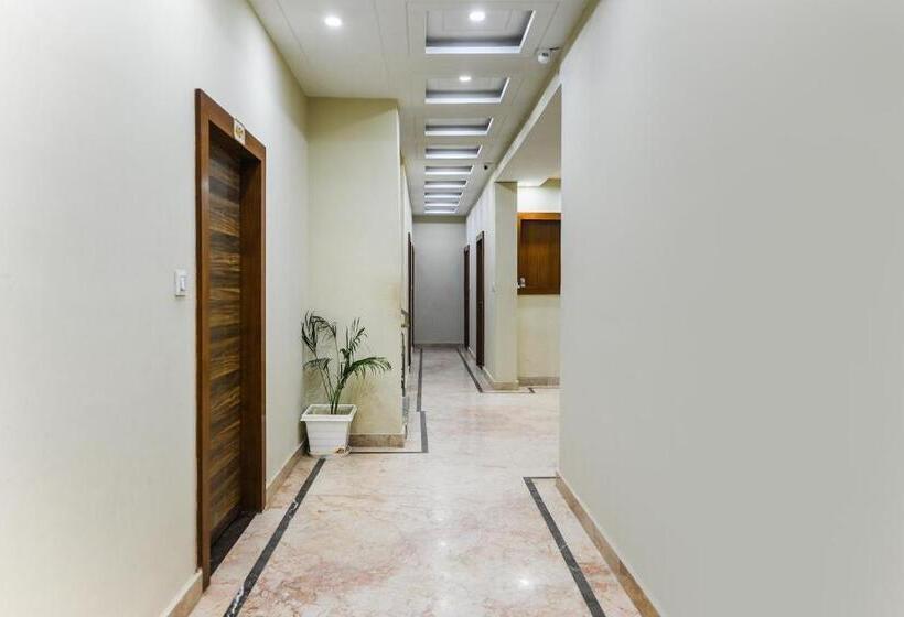 Super Townhouse Oak Hotel Ar Ganges Premium