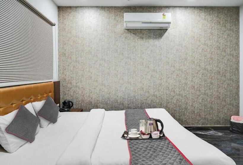 Super Townhouse Oak Hotel Ar Ganges Premium