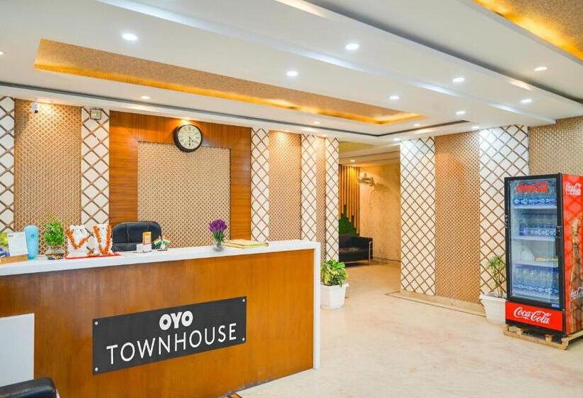 Super Townhouse Oak Hotel Ar Ganges Premium