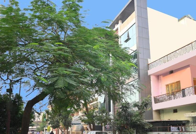 Super Townhouse Oak Hotel Ar Ganges Premium