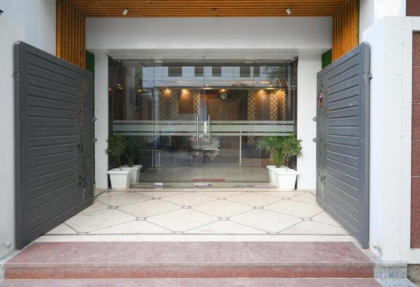 Super Townhouse Oak Hotel Ar Ganges Premium