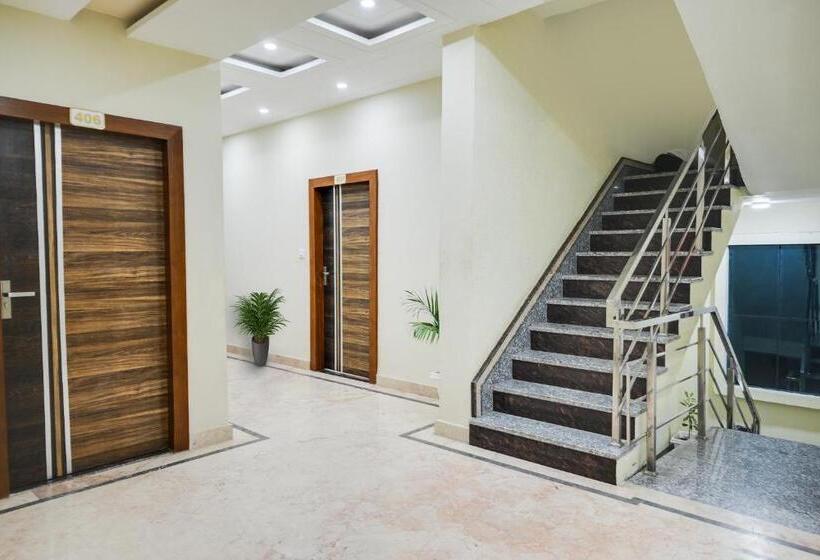 Super Townhouse Oak Hotel Ar Ganges Premium