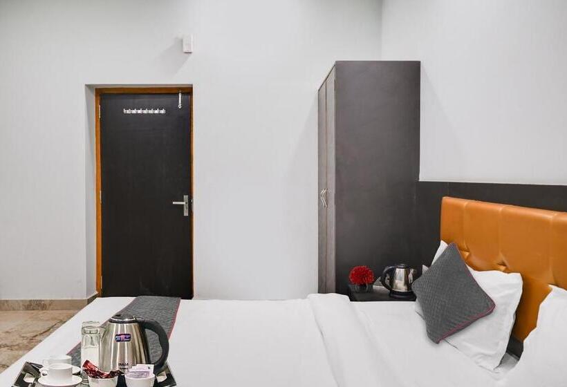 Super Townhouse Oak Hotel Ar Ganges Premium