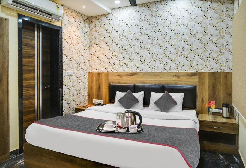 Super Townhouse Oak Hotel Ar Ganges Premium