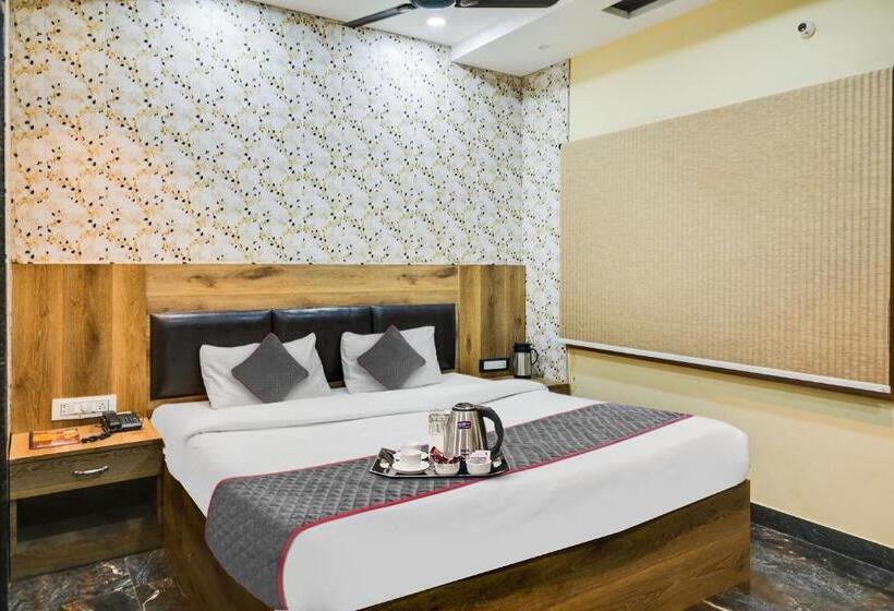 Super Townhouse Oak Hotel Ar Ganges Premium