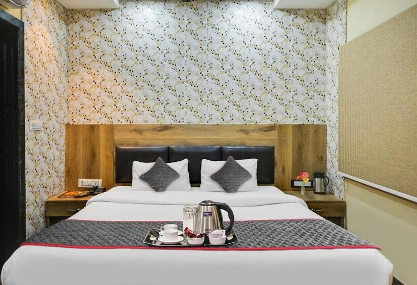 Super Townhouse Oak Hotel Ar Ganges Premium