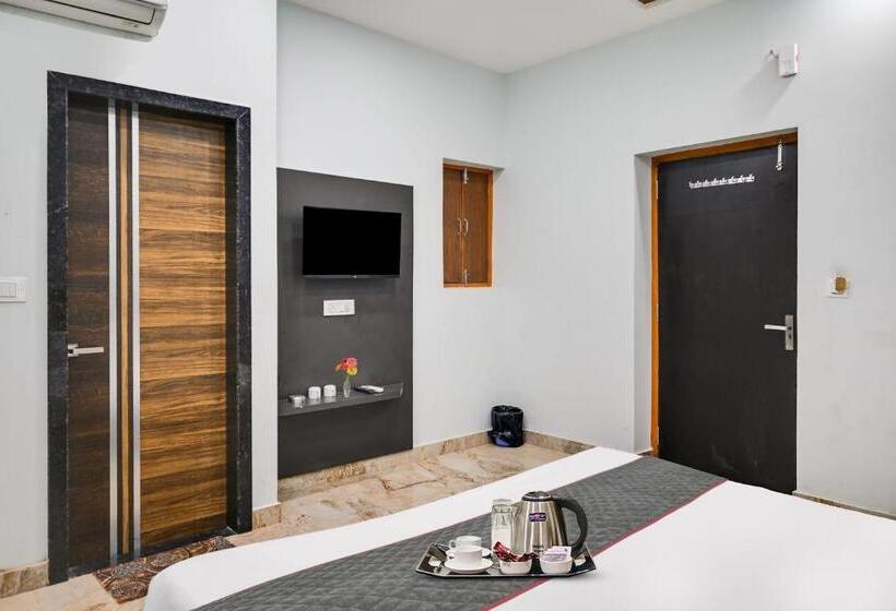 Super Townhouse Oak Hotel Ar Ganges Premium