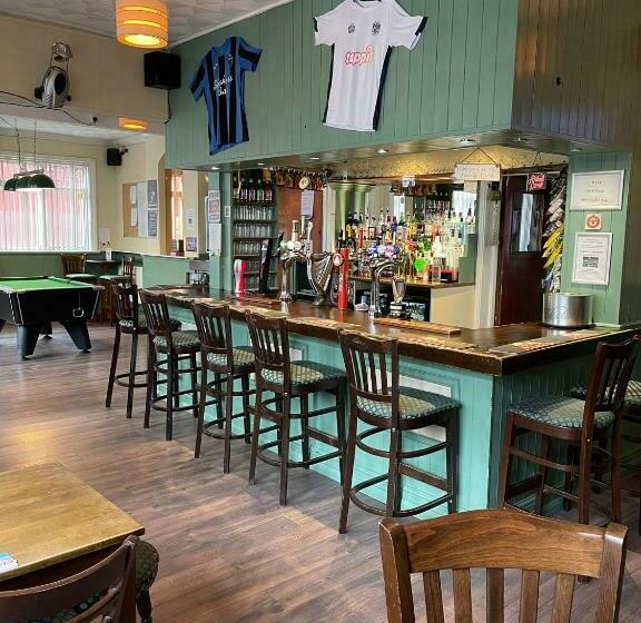 Общежитие Shakers Inn