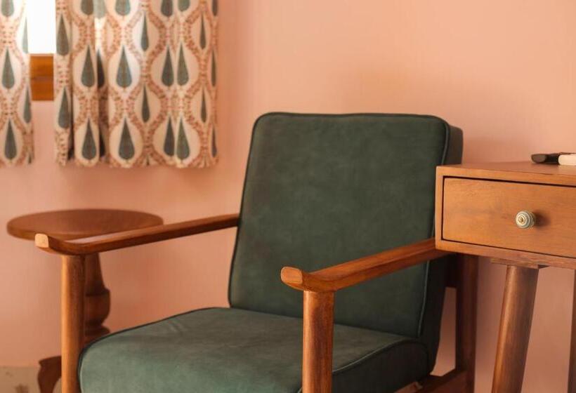 تختخواب و صبحانه Kothipushkar