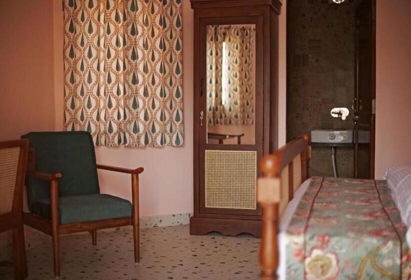 تختخواب و صبحانه Kothipushkar