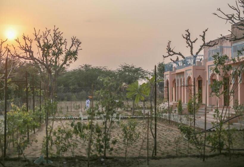 تختخواب و صبحانه Kothipushkar