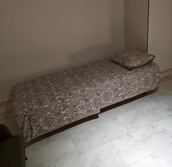 ベッドアンドブレックファースト Nest Hostel