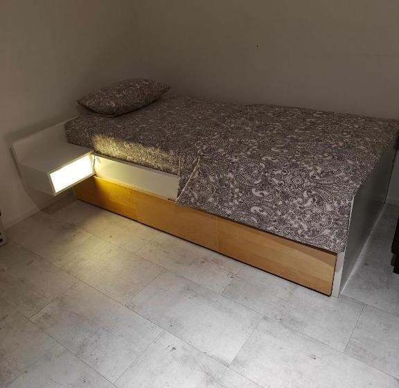 ベッドアンドブレックファースト Nest Hostel