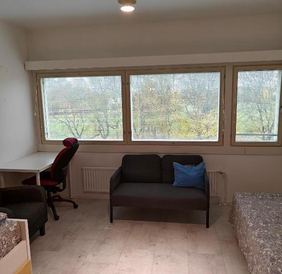 ベッドアンドブレックファースト Nest Hostel