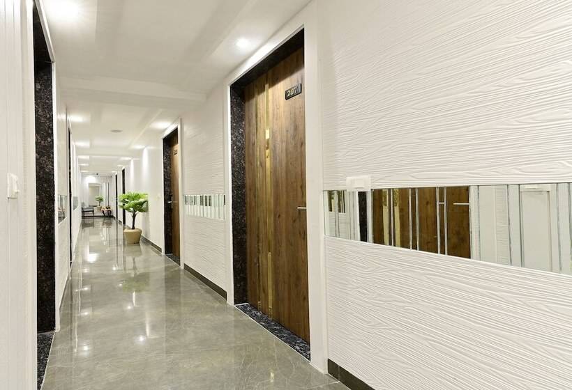 Отель Avalon Palms Agra